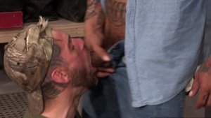 Tatted bushy Hunk Gives Facial To dirty Handyman