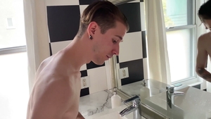 AmateurGayPOV: Shower Seduction for Daddy